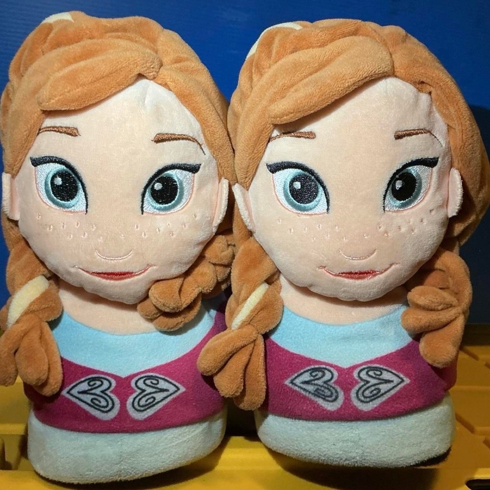 Disney Frozen Anna Plush Slippers Kids Small Excellent Condition Never worn